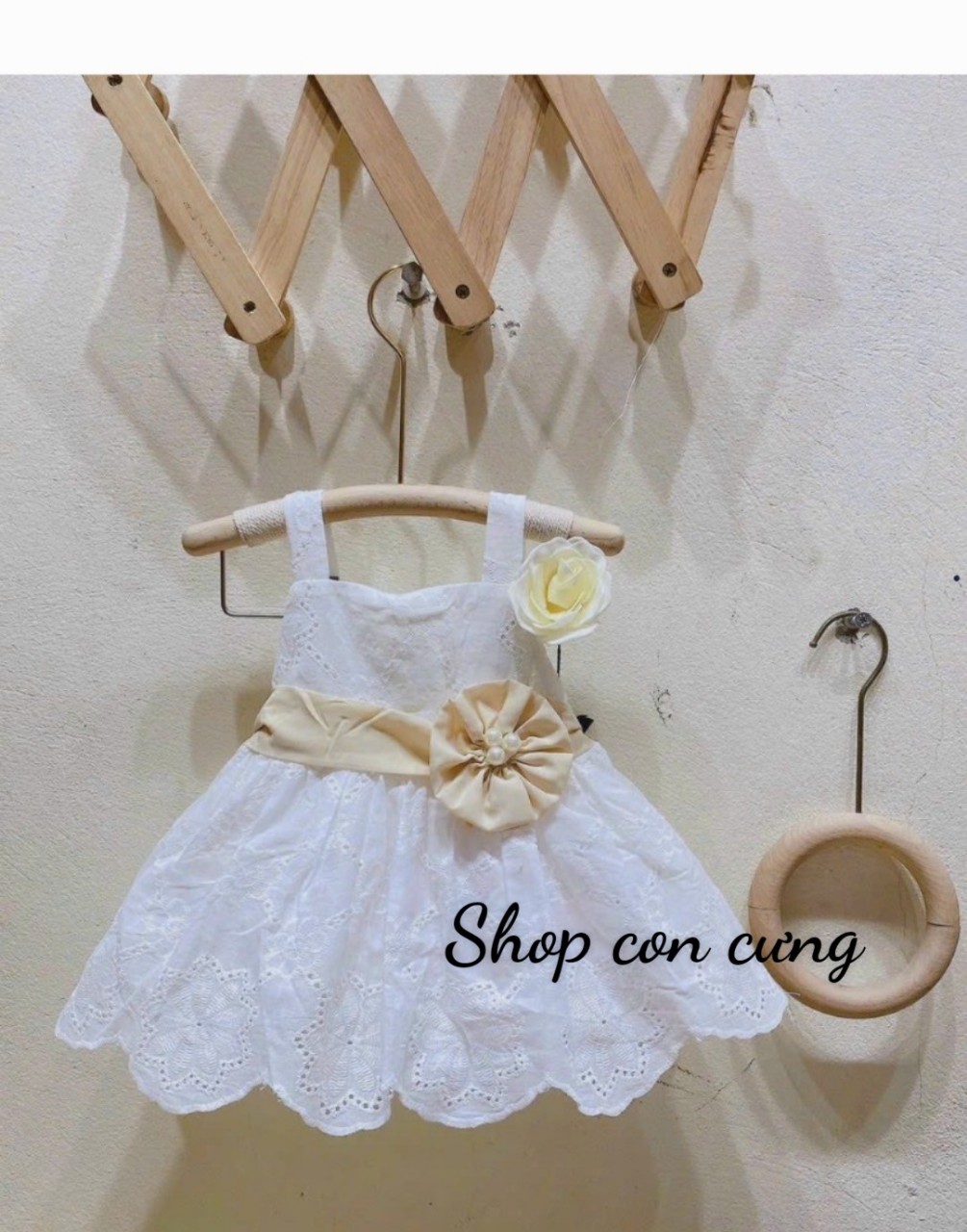 Body váy dây trắng